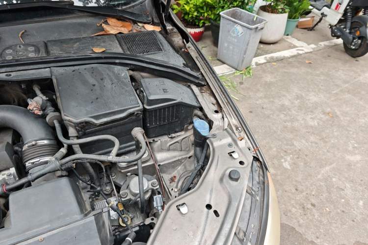 Used Volvo S80L 2009 2.5T ZhiShang Edition Engine Bay Left