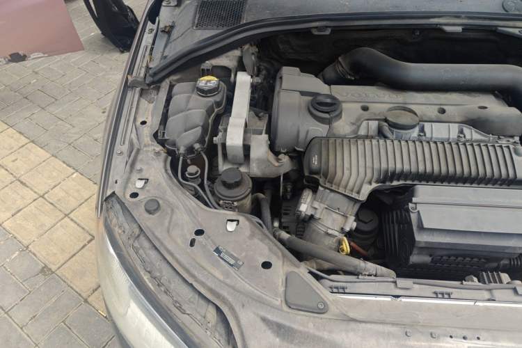 Used Volvo S80L 2009 2.5T Zhiya Edition Engine Bay Right