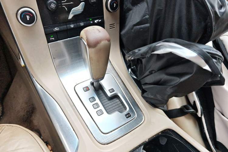 Used Volvo S80L 2009 2.5T ZhiShang Edition Gear Lever