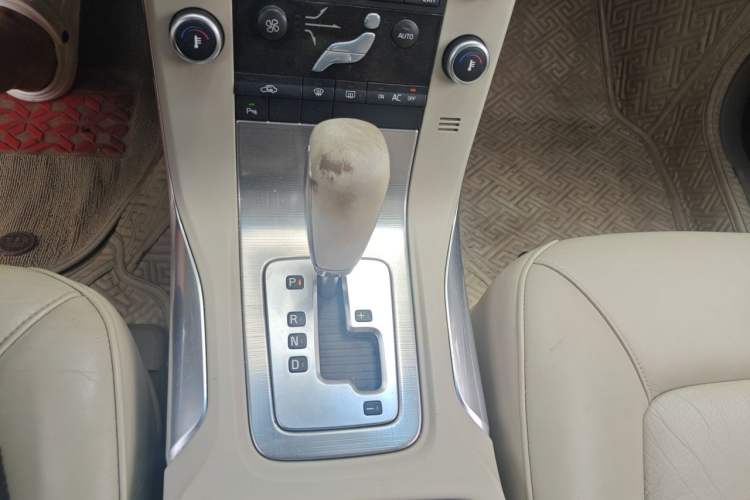 Used Volvo S80L 2009 2.5T Zhiya Edition Gear Lever
