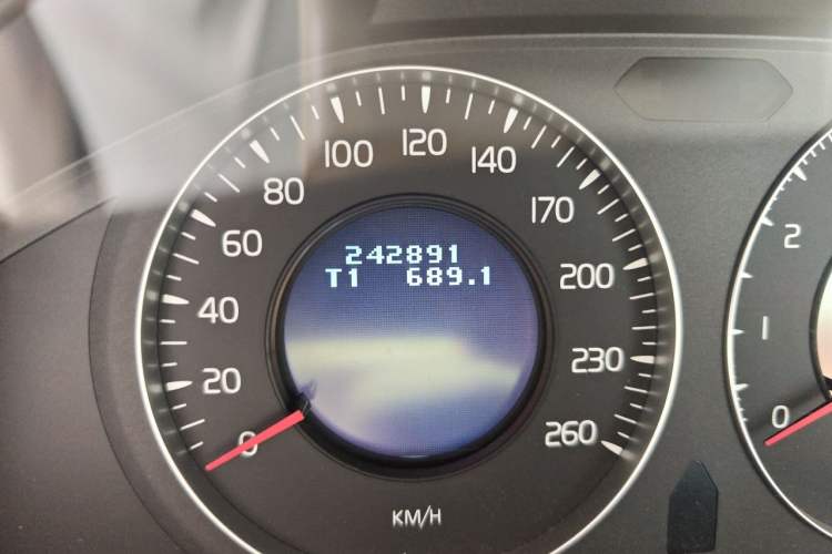 Used Volvo S80L 2009 2.5T ZhiShang Edition Odometer Close Up