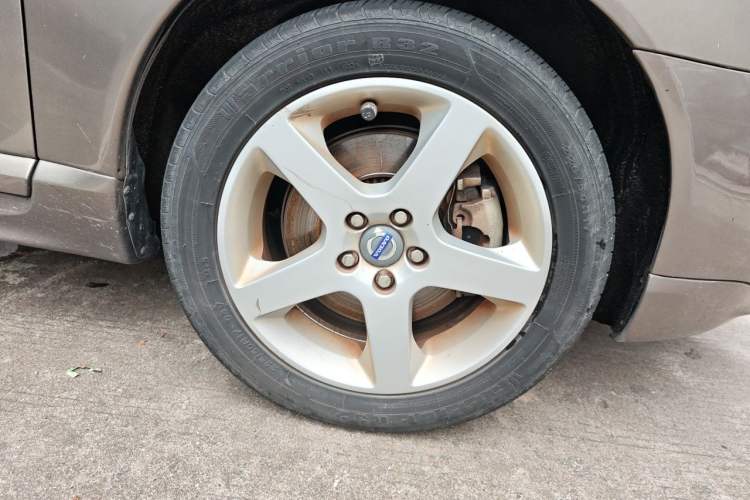 Used Volvo S80L 2009 2.5T ZhiShang Edition Right Front Wheel Hub