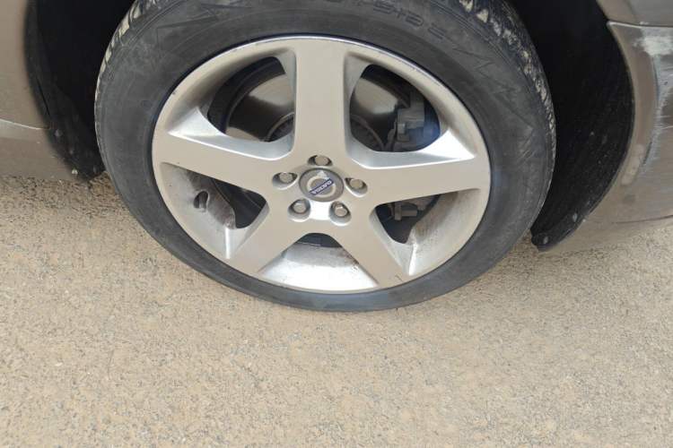 Used Volvo S80L 2009 2.5T Zhiya Edition Right Front Wheel Hub