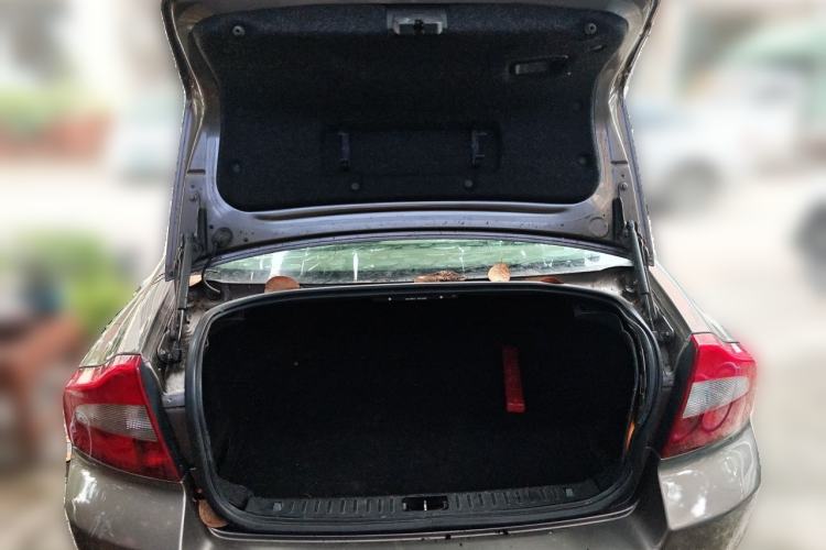 Used Volvo S80L 2009 2.5T ZhiShang Edition Trunk