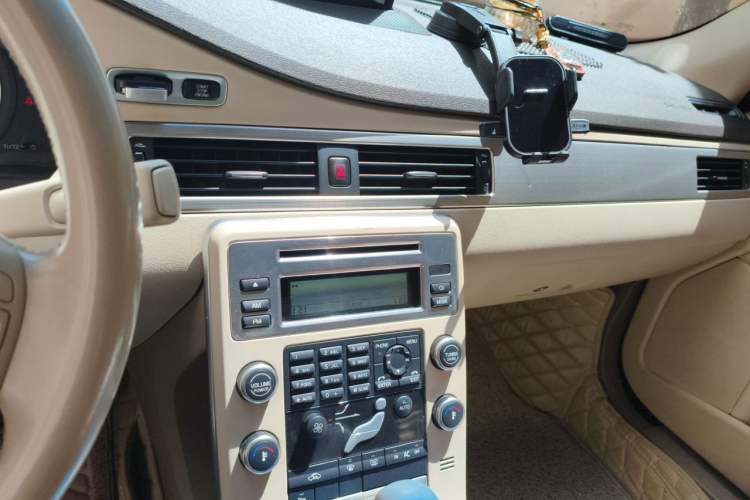 Used Volvo S80L 2009 2.5T ZhiShang Edition Audio And AC Panel