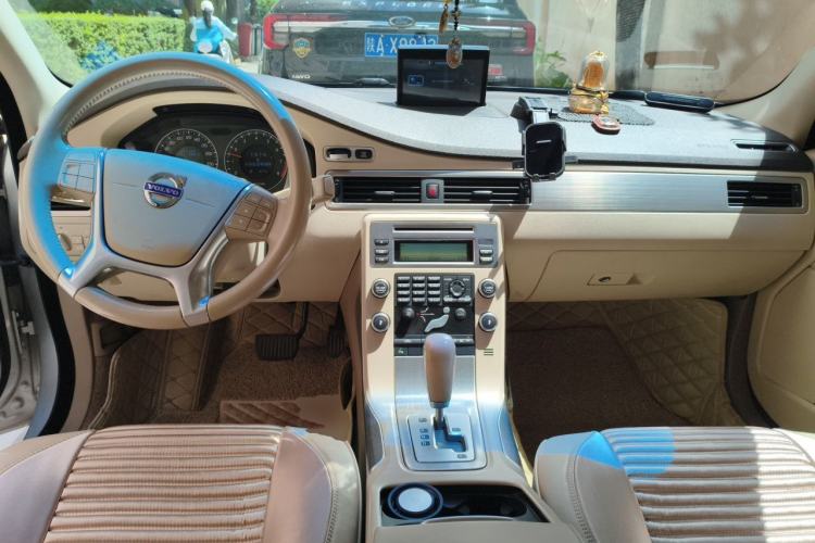 Used Volvo S80L 2009 2.5T ZhiShang Edition Center Console