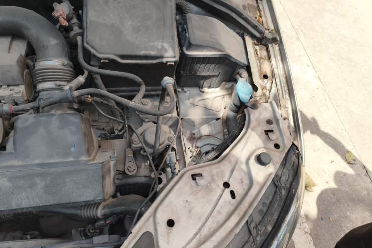 Used Volvo S80L 2009 2.5T ZhiShang Edition Engine Bay Left