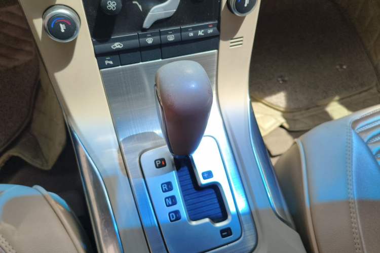 Used Volvo S80L 2009 2.5T ZhiShang Edition Gear Lever
