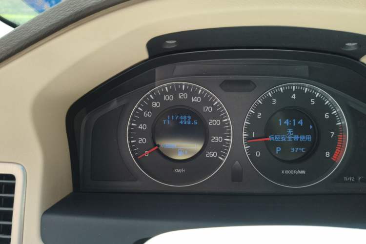 Used Volvo S80L 2009 2.5T ZhiShang Edition Odometer Close Up