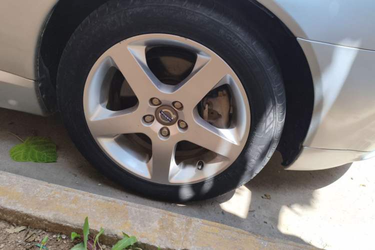 Used Volvo S80L 2009 2.5T ZhiShang Edition Right Front Wheel Hub