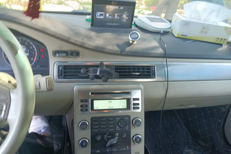 Used Volvo S80L 2010 2.5T Zhiya Edition Audio And AC Panel