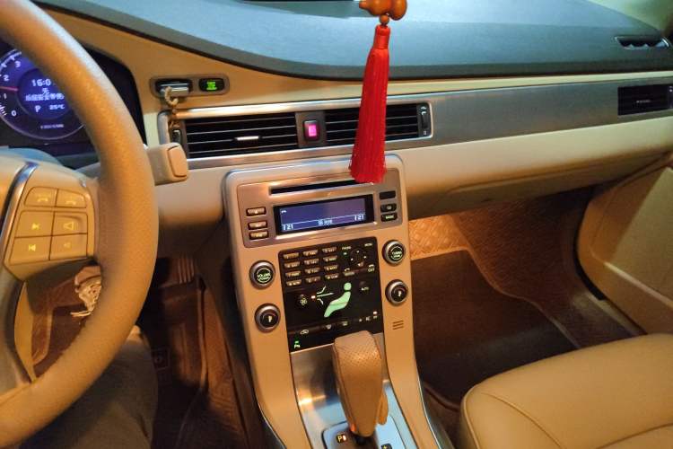 Used Volvo S80L 2010 2.5T Zhiya Edition Audio And AC Panel