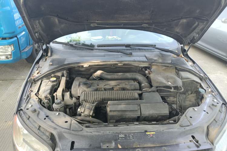 Used Volvo S80L 2010 2.5T Zhiya Edition Engine Bay