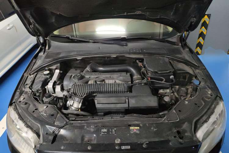 Used Volvo S80L 2010 2.5T Zhiya Edition Engine Bay