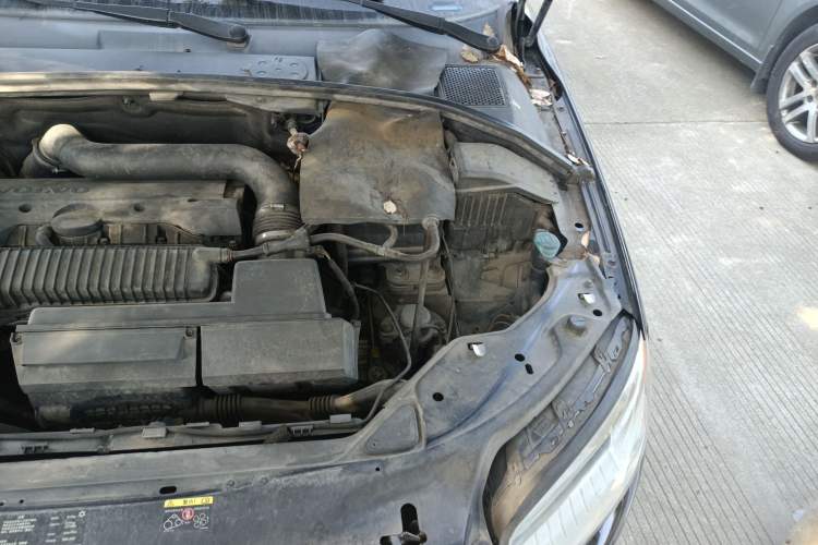 Used Volvo S80L 2010 2.5T Zhiya Edition Engine Bay Left
