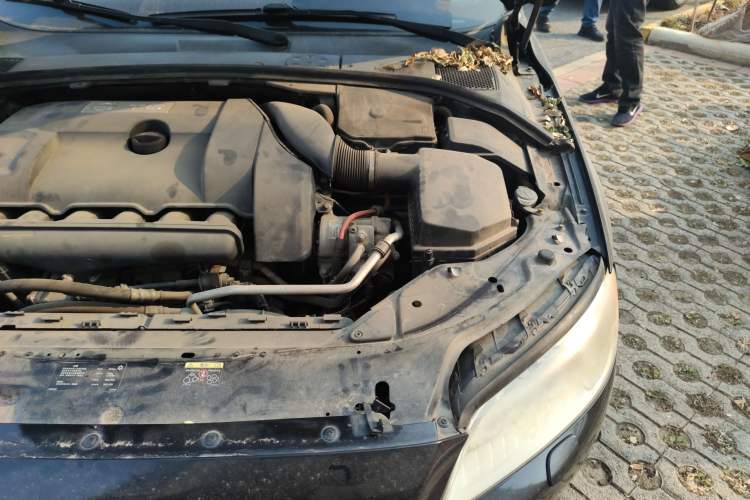 Used Volvo S80L 2010 3.0T AWD Prestige Edition Engine Bay Left