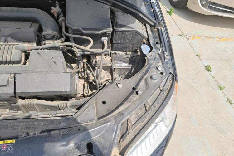 Used Volvo S80L 2010 2.5T ZhiZun Edition Engine Bay Left