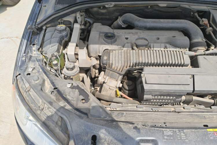 Used Volvo S80L 2010 2.5T ZhiZun Edition Engine Bay Right