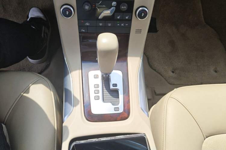 Used Volvo S80L 2010 2.5T ZhiZun Edition Gear Lever