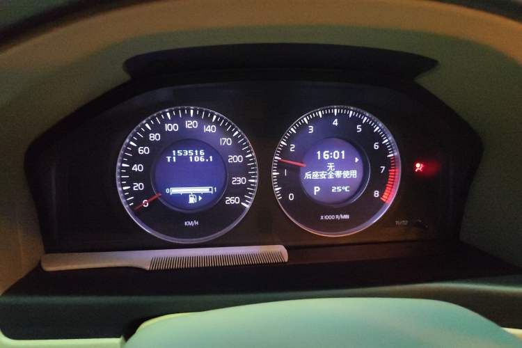 Used Volvo S80L 2010 2.5T Zhiya Edition Odometer Close Up