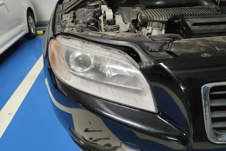 Used Volvo S80L 2010 2.5T Zhiya Edition Right Front Headlight
