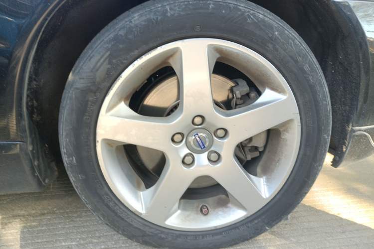 Used Volvo S80L 2010 2.5T Zhiya Edition Right Front Wheel Hub