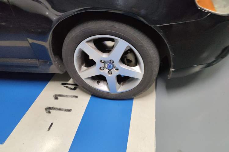 Used Volvo S80L 2010 2.5T Zhiya Edition Right Front Wheel Hub