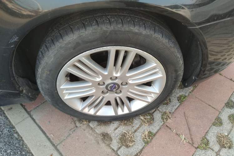 Used Volvo S80L 2010 3.0T AWD Prestige Edition Right Front Wheel Hub
