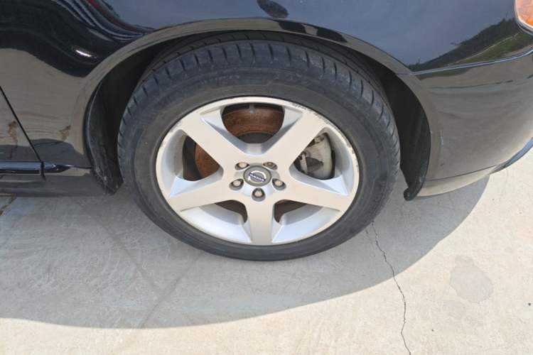 Used Volvo S80L 2010 2.5T ZhiZun Edition Right Front Wheel Hub