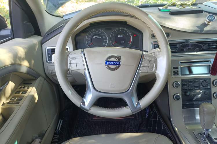 Used Volvo S80L 2010 2.5T Zhiya Edition Steering Wheel