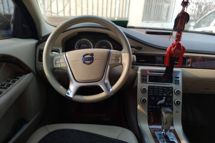Used Volvo S80L 2010 3.0T AWD Prestige Edition Steering Wheel