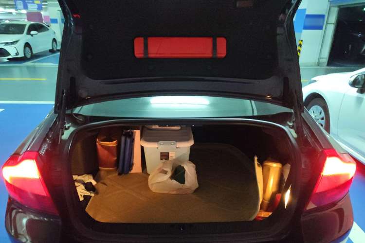 Used Volvo S80L 2010 2.5T Zhiya Edition Trunk