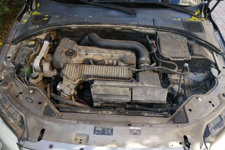 Used Volvo S80L 2010 2.5T Zhiya Edition Engine Bay