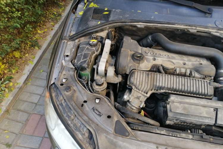 Used Volvo S80L 2010 2.5T Zhiya Edition Engine Bay Right