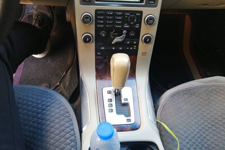 Used Volvo S80L 2010 2.5T Zhiya Edition Gear Lever