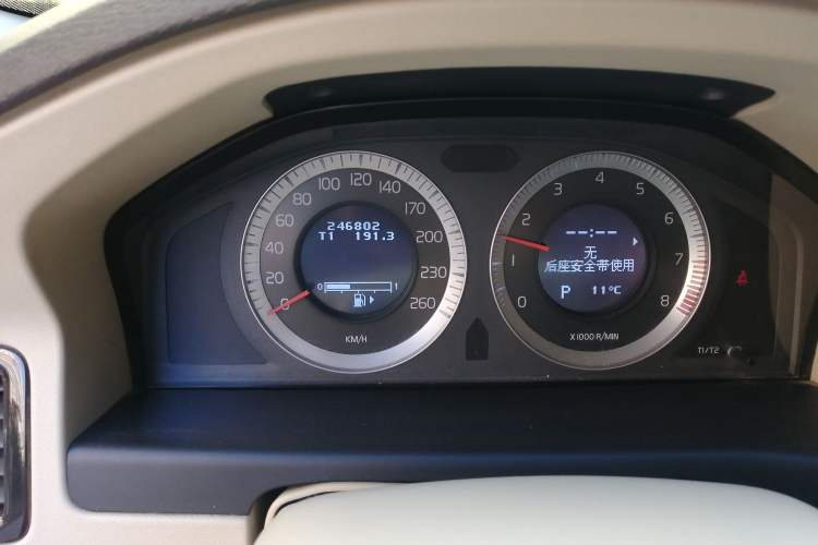 Used Volvo S80L 2010 2.5T Zhiya Edition Odometer Close Up