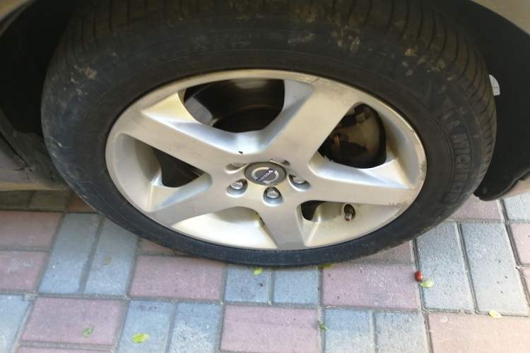 Used Volvo S80L 2010 2.5T Zhiya Edition Right Front Wheel Hub