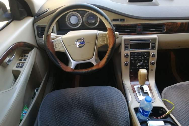 Used Volvo S80L 2010 2.5T Zhiya Edition Steering Wheel