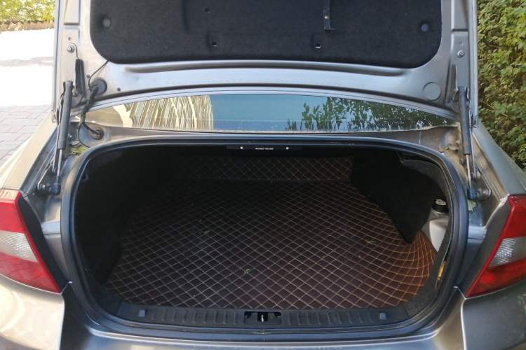 Used Volvo S80L 2010 2.5T Zhiya Edition Trunk