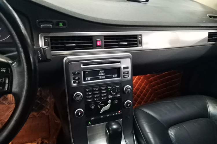 Used Volvo S80L 2010 2.5T Zhiya Edition Audio And AC Panel