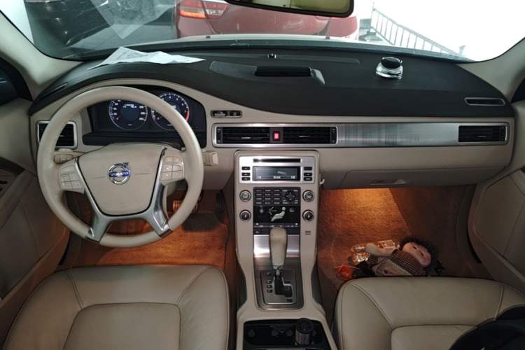 Used Volvo S80L 2010 2.5T Zhiya Edition Center Console