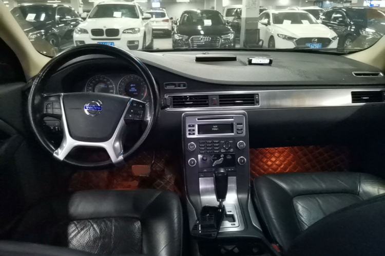 Used Volvo S80L 2010 2.5T Zhiya Edition Center Console