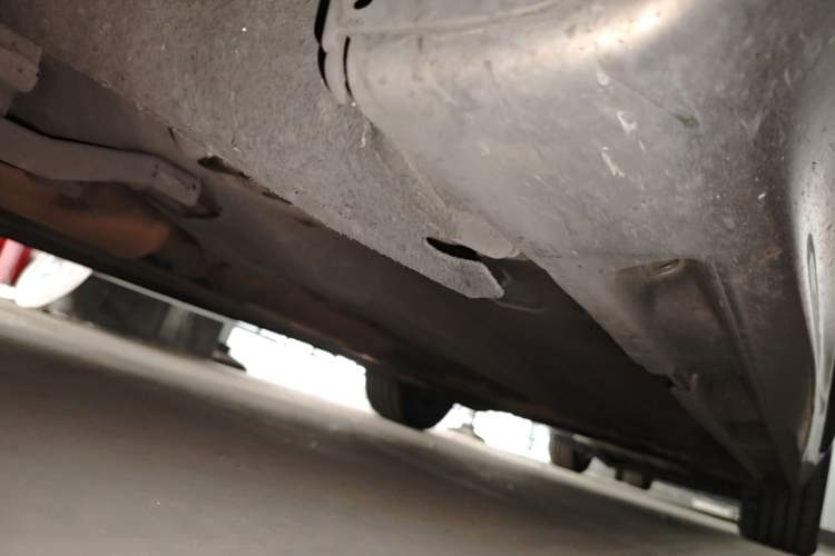 Used Volvo S80L 2010 2.5T Zhiya Edition Chassis Front Left