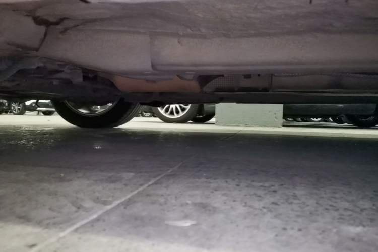 Used Volvo S80L 2010 2.5T Zhiya Edition Chassis Front Left