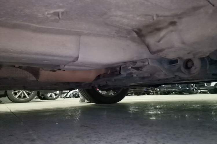Used Volvo S80L 2010 2.5T Zhiya Edition Chassis Front Right