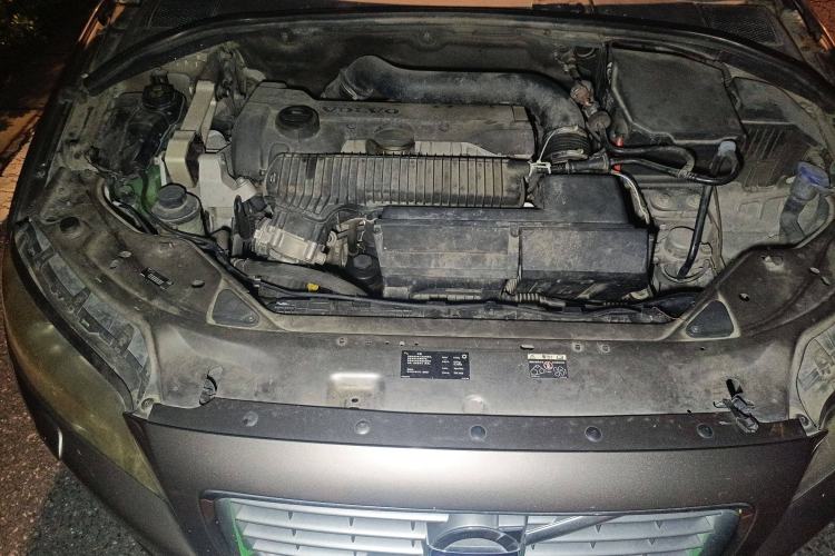 Used Volvo S80L 2010 2.5T ZhiZun Edition Engine Bay