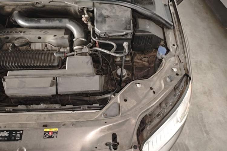 Used Volvo S80L 2010 2.5T Zhiya Edition Engine Bay Left