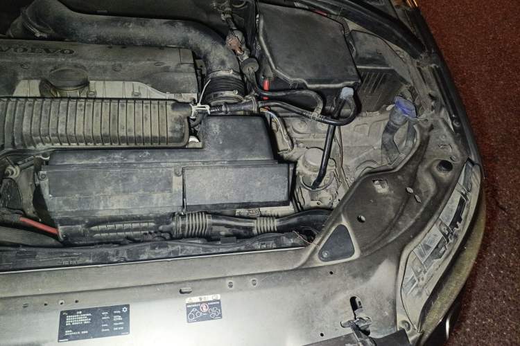 Used Volvo S80L 2010 2.5T ZhiZun Edition Engine Bay Left