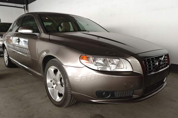 Used Volvo S80L 2010 2.5T Zhiya Edition Front Right 45 Deg