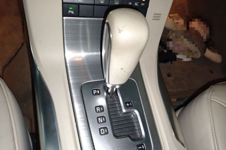 Used Volvo S80L 2010 2.5T Zhiya Edition Gear Lever